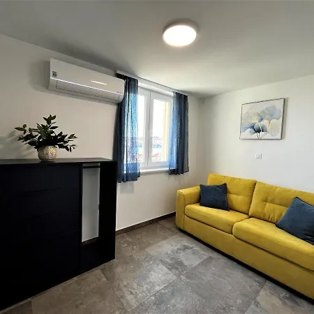 דירה Pekasovi Seaview On A Beautiful Island Krapanj *