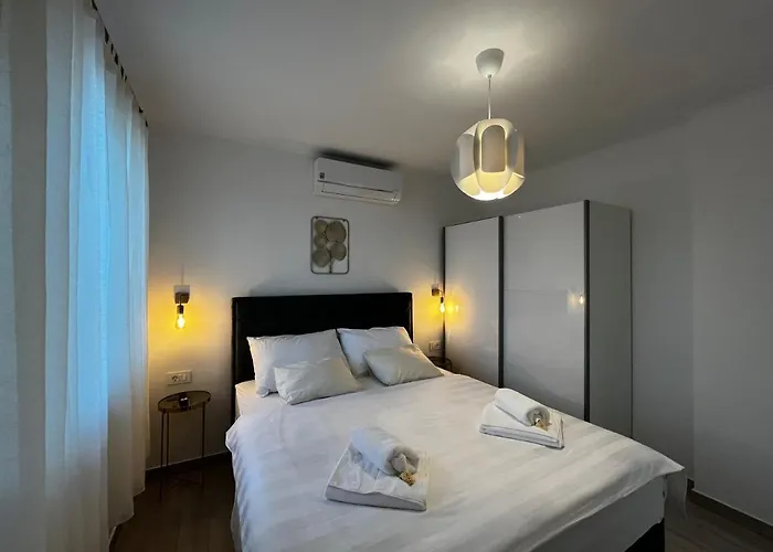 Pekasovi Seaview On A Beautiful Island Krapanj