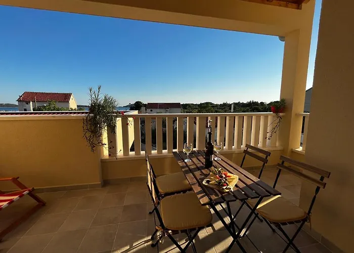 דירה Pekasovi Seaview On A Beautiful Island Krapanj שיבניק