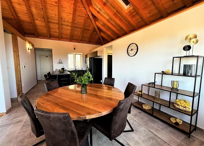 Pekasovi Seaview On A Beautiful Island Krapanj * שיבניק